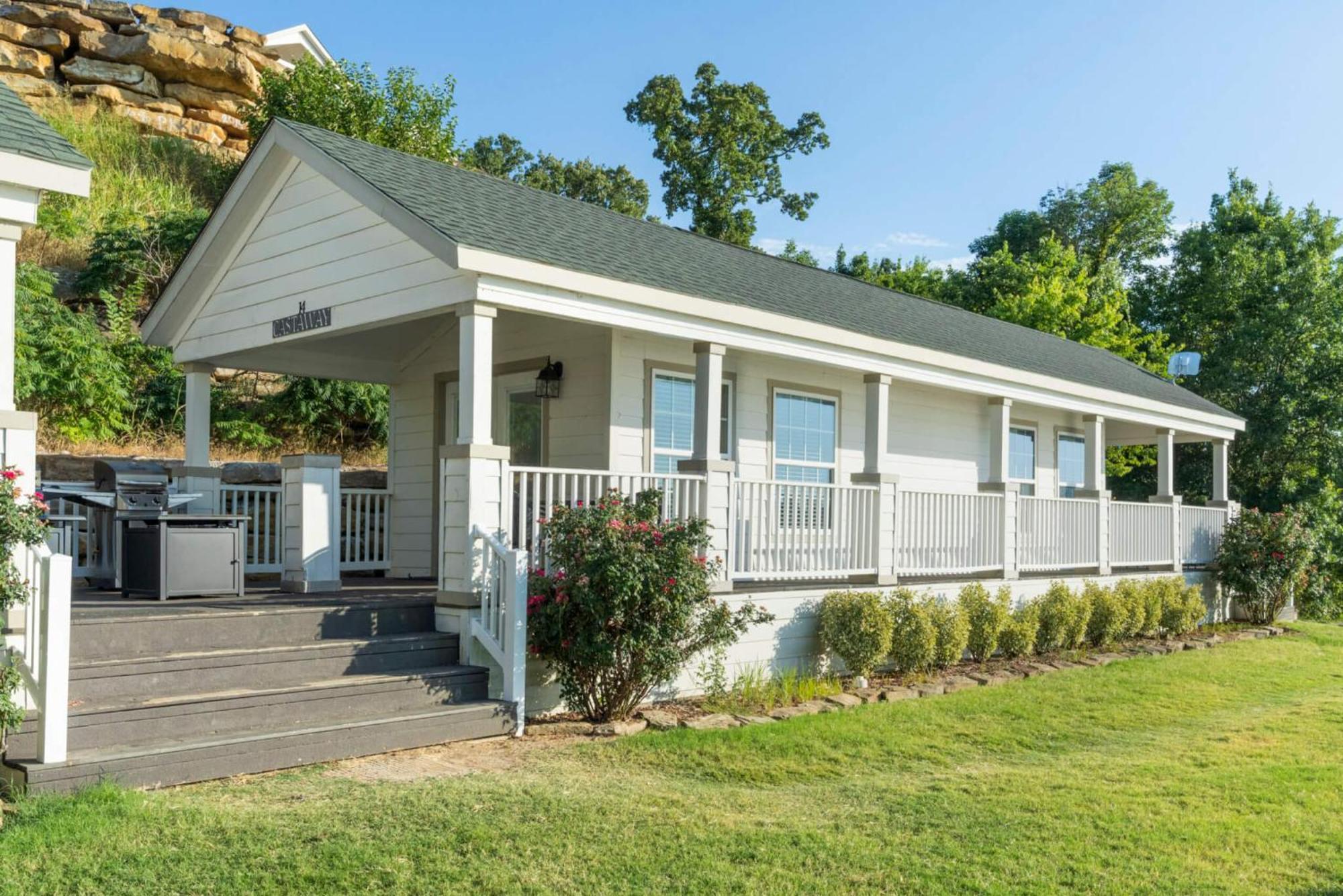 Crosstimbers Marina And Cottages Sperry Exterior photo