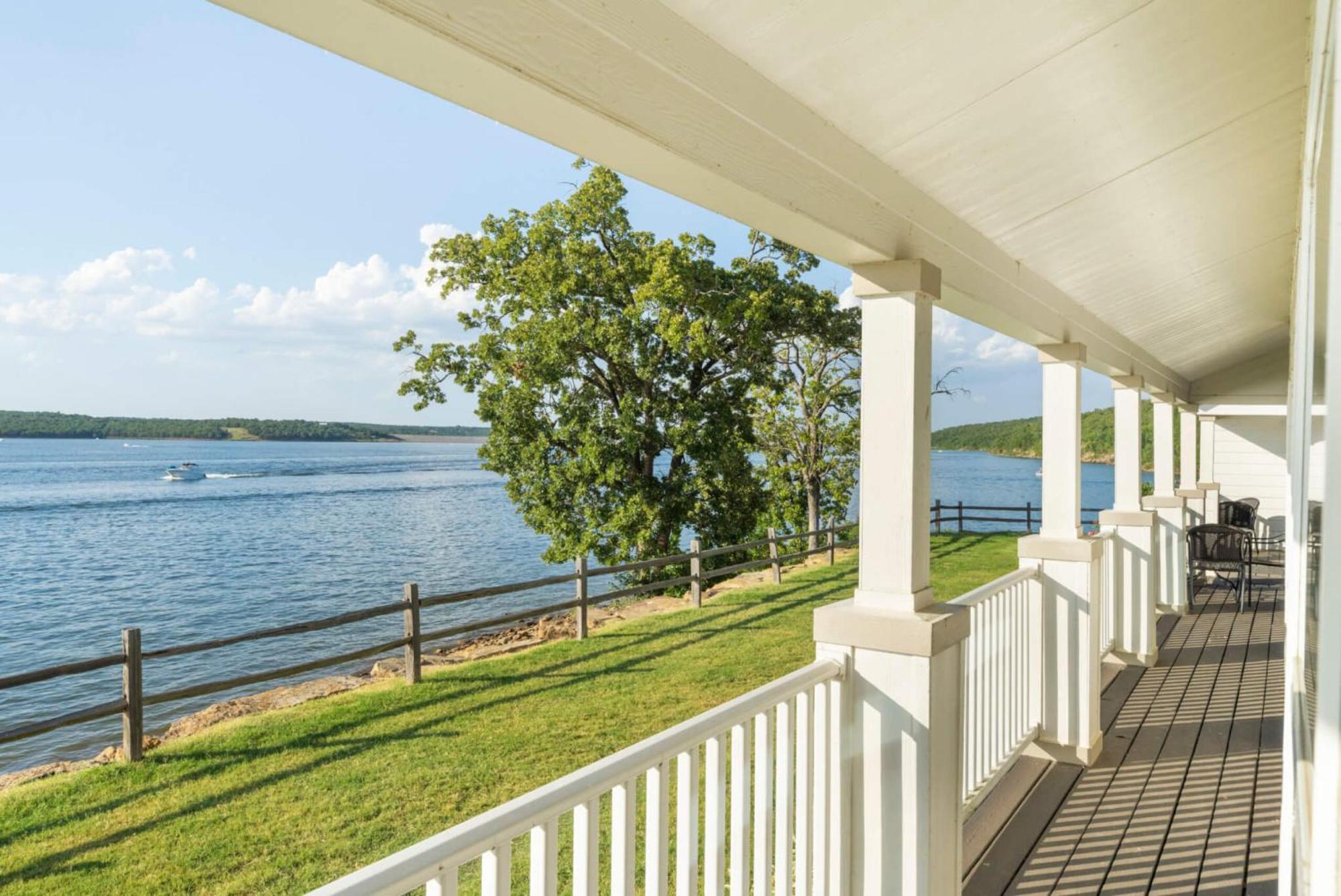 Crosstimbers Marina And Cottages Sperry Exterior photo