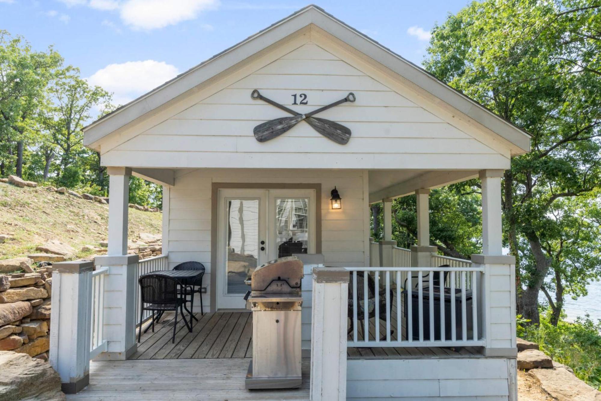 Crosstimbers Marina And Cottages Sperry Exterior photo