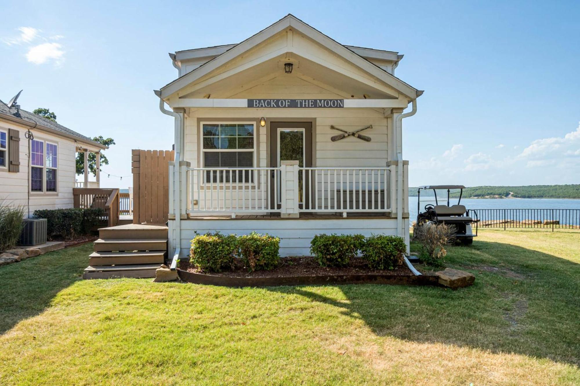 Crosstimbers Marina And Cottages Sperry Exterior photo