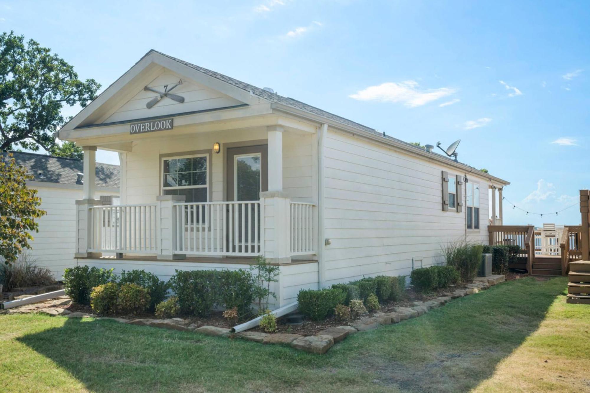 Crosstimbers Marina And Cottages Sperry Exterior photo
