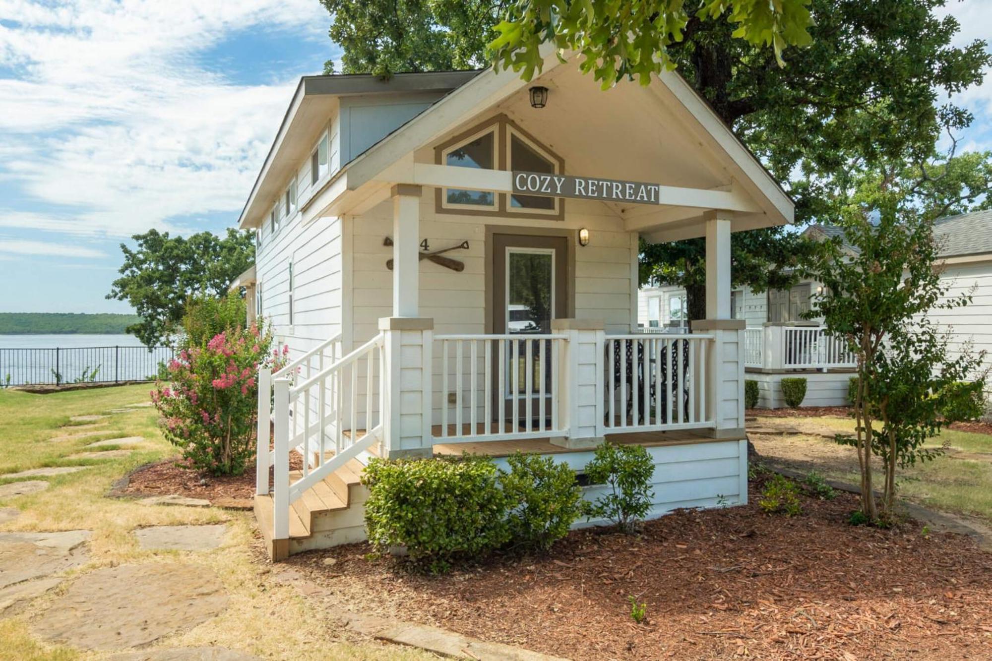 Crosstimbers Marina And Cottages Sperry Exterior photo