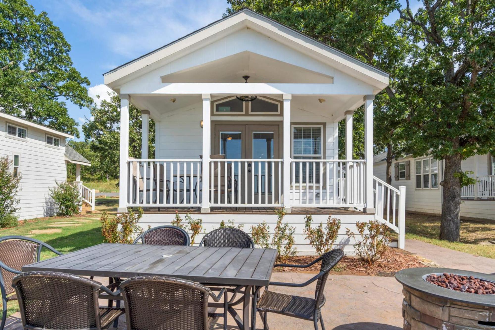 Crosstimbers Marina And Cottages Sperry Exterior photo