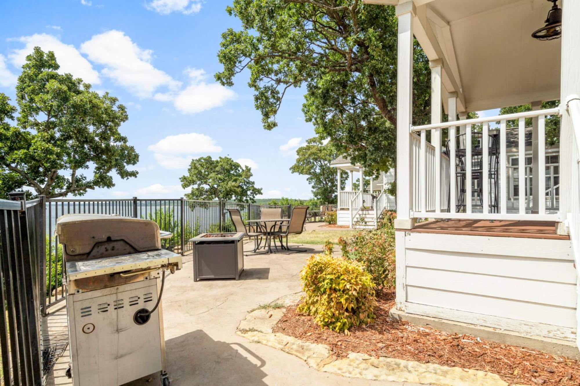 Crosstimbers Marina And Cottages Sperry Exterior photo