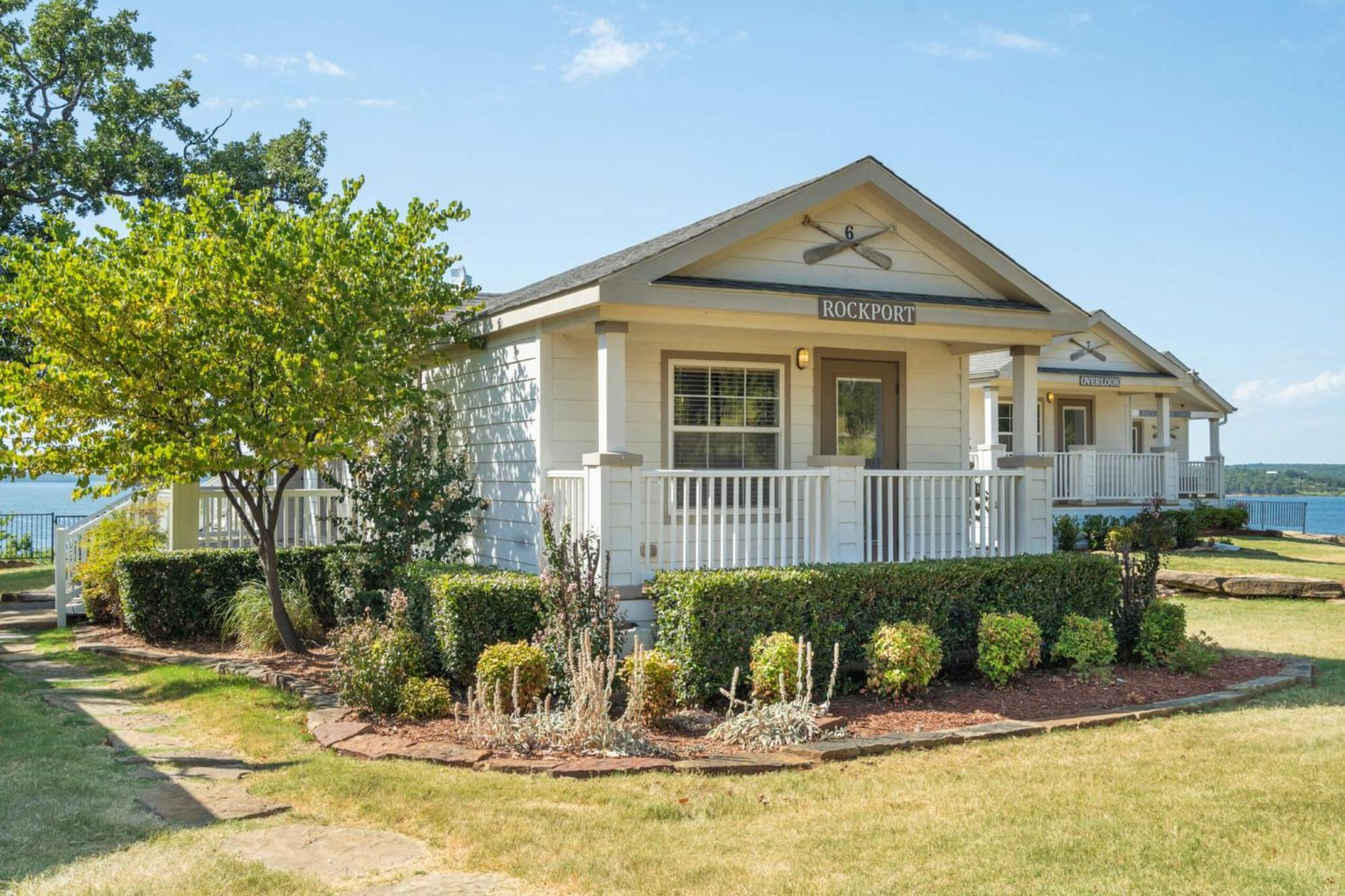Crosstimbers Marina And Cottages Sperry Exterior photo